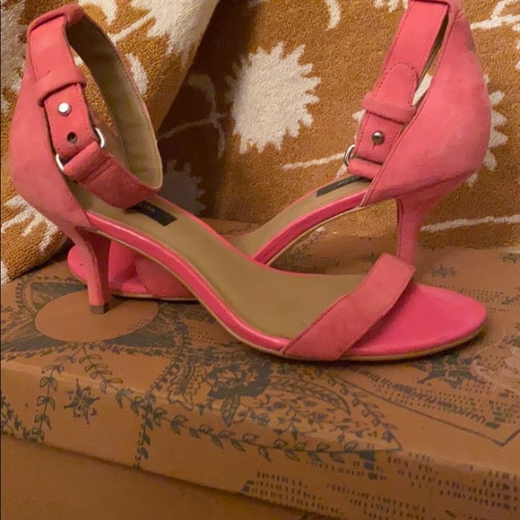 Really pretty coral suede ankle sandals - Picture 3 of 5